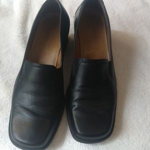 Naturalizer size 6.5 leather slip on